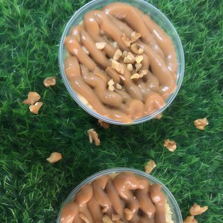 Bolo recheio doce de leite com nozes