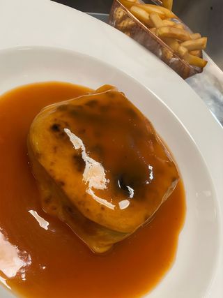 Francesinha com Massa de Pizza