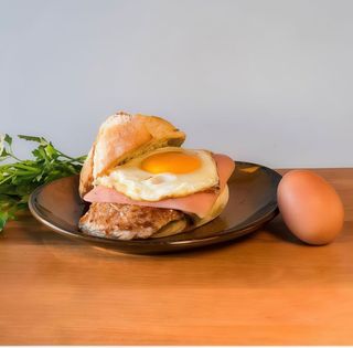 Prego á Sócio com Ovo