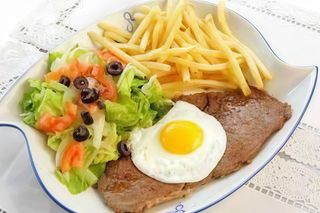 Prego no Prato com Ovo