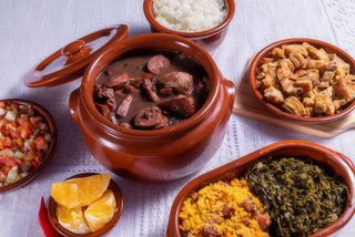 Feijoada a brasileira + 1 Litro Caipirinha 