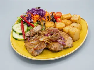 Bife Atum com Milho Frito