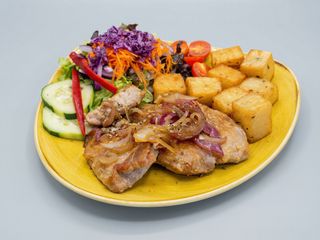 Bife Atum com Milho Frito