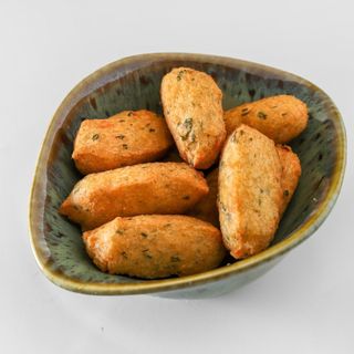 12 BOLINHO DE BACALHAU 
