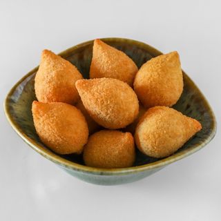 12 COXINHAS DE FRANGO