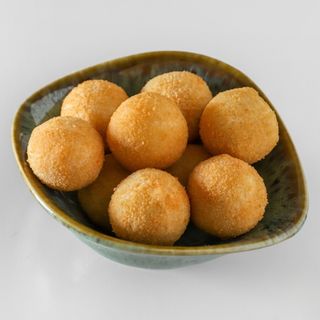 12 BOLINHA DE QUEIJO