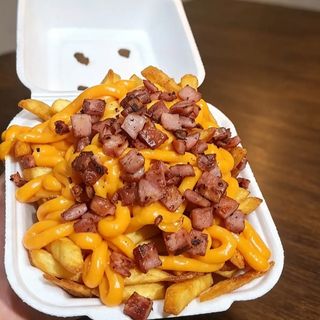BATATA FRITA, CHEDAR E BACON