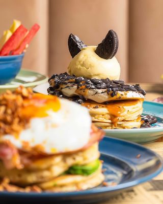 Panqueca com Banana, Gelado, Oreo e Caramelo