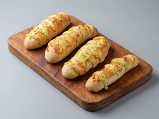 Pão de Alho com Pesto Gratinado