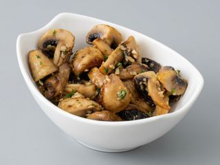 Cogumelos Salteados com Broa
