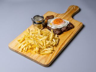 Prego com ovo e batata (400g)