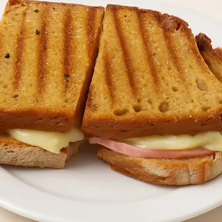 TOSTA MISTA EM PAO DE CENTEIO