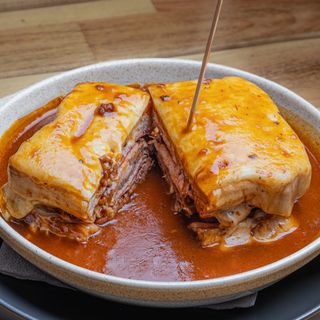 Francesinha Tradicional de Frango À Boteko