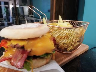 Prego no bolo do caco à Americana