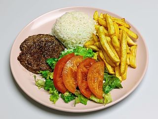 Hambúrguer de vaca no prato