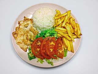 Bife de frango no prato