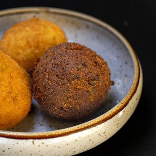 Bolinho de Feijoada