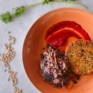 Hambúrguer Artesanal de Quinoa e Lentilhas c/ketchup de beterraba (a partir das 12h00)