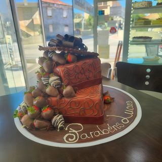 Bolo aniversário elaborado