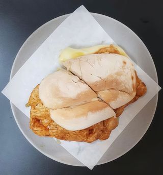 Bifana com Alface e Queijo