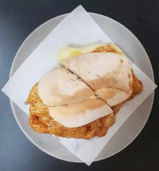 Bifana com Queijo