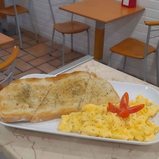 Ovos com Farinheira e Coentros