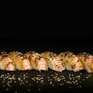 Nigiri Salmao Brasseado 3 pecas"