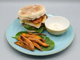 Hambúrguer Queijo Brie e Bacon