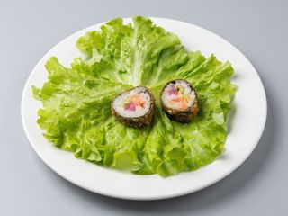 Futomaki frita(salmão/delicias/nabo chinês)