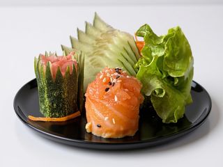 Gunkan com Salmão 