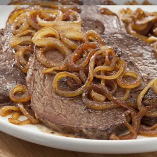 Bife acebolado