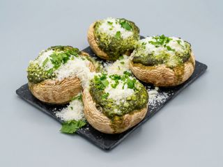 Cogumelos Gratinados com Pesto e Parmesão