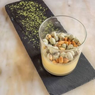 Mousse de chocolate branco com amendoim wasabi