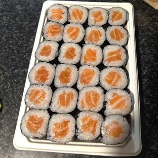 M11  Hosomaki Salmao (24 Peças）