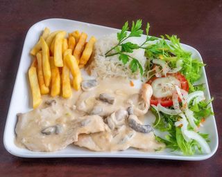 Bifinhos de Frango com Molho de Cogumelos