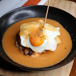 Francesinha de hambúrguer