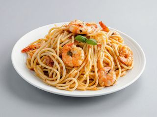 Spaghetti Camarão e Legumes