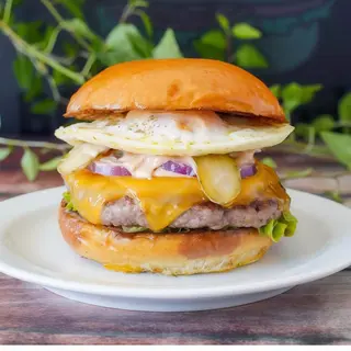 Menu Special Cheeseburger Com Batata Frita é Bebida
