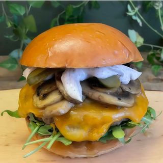 Menu Hambúrguer  de Cogumelo Com Batata Frita é Bebida