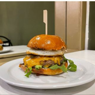 Menu Classic Burger Com Batata Frita é Bebida