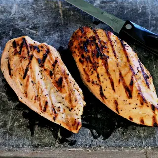 Bife do Frango Grelhado Com Molho