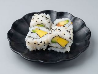 28.Uramaki Manga e Abacate