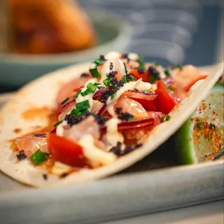 Taco de Peixe Branco e Salmão