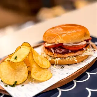 Hambúrguer de Salmão e Kimchi C/ Chips de Batata