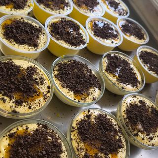 Mousse de manga  com raspas de chocolate