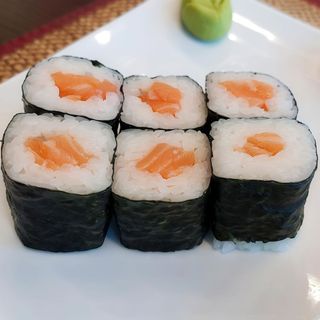 25.Salmon maki 6 peças
