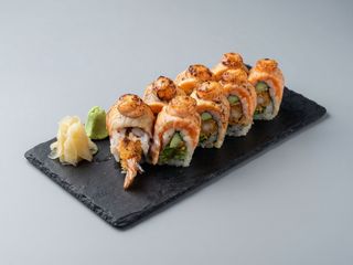 7.Salmon tataki Rolls with tempura 8 peças