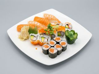 28.Sushi mix especial 18 peças