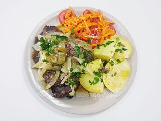 Iscas de porco a portuguesa