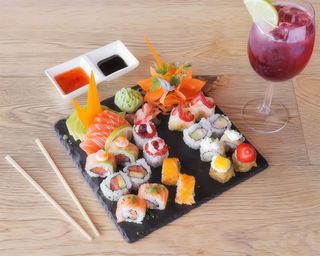 Combinado de Sushi & Sashimi 20 Peças